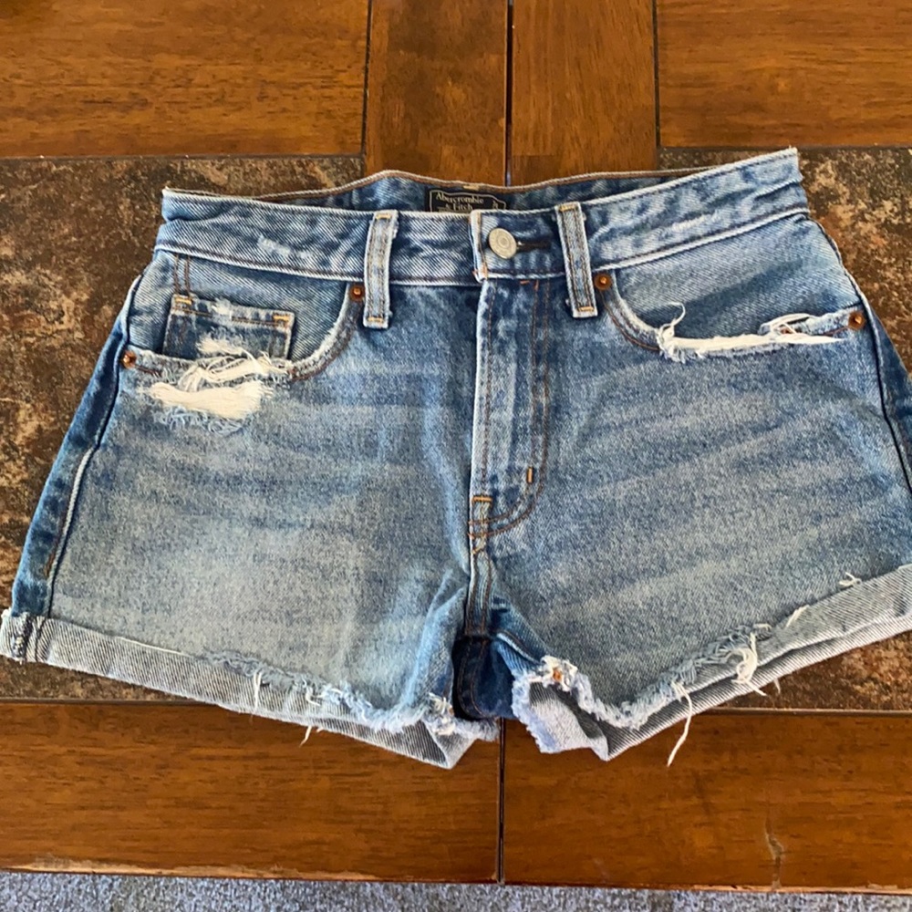 Women's Abercrombie and Fitch Jean Shorts- Size 00